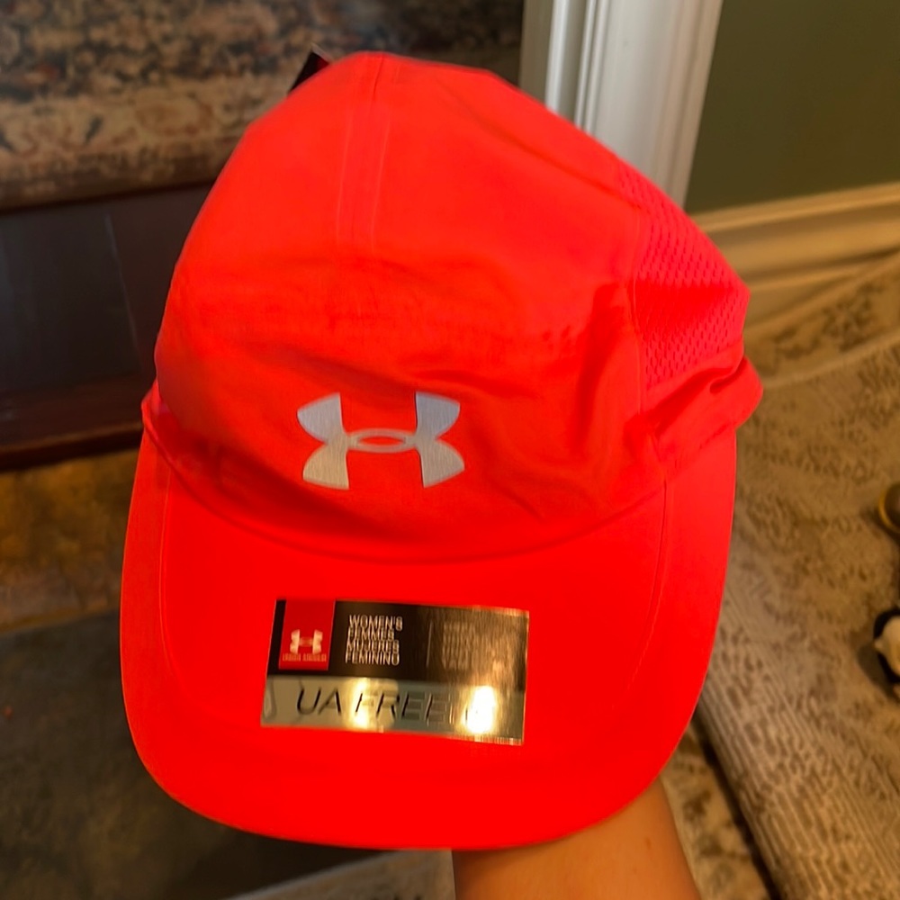 Ladies UA FREE FIT cap